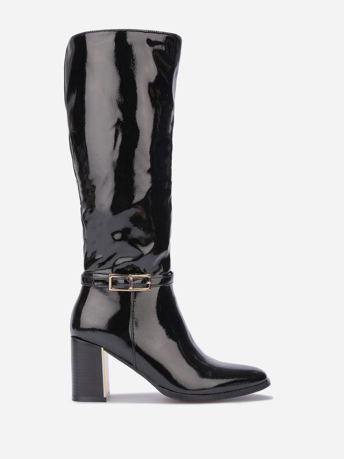 Bottes vernies à détails dorés