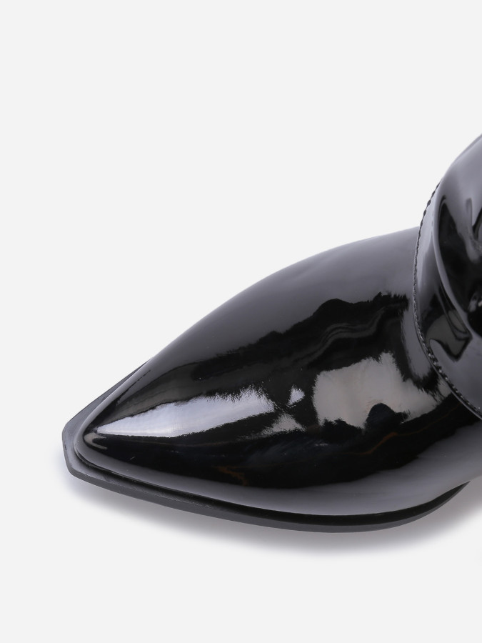 Bottes vernies à revers