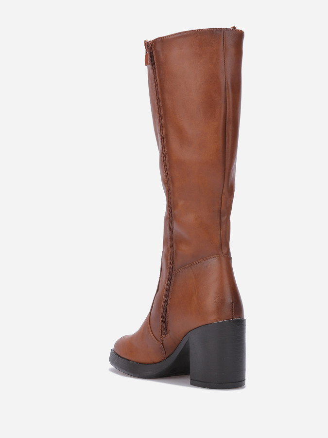 Bottes à talon et bout carrés