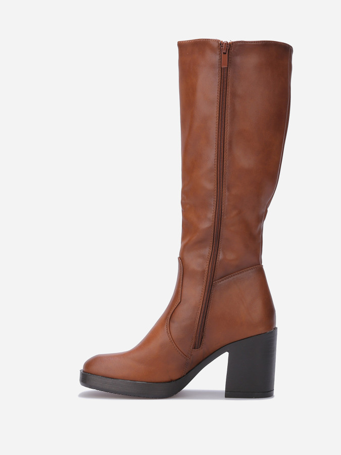 Bottes à talon et bout carrés