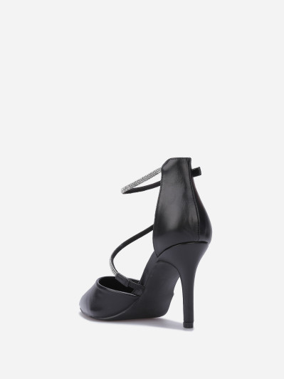 Escarpins pointus à brides strassées