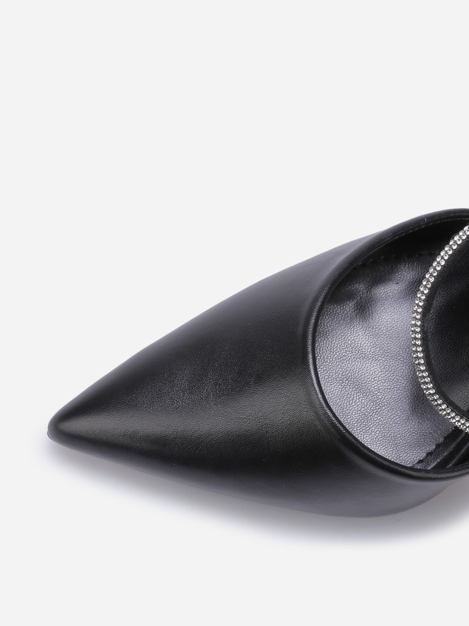 Escarpins pointus à brides strassées