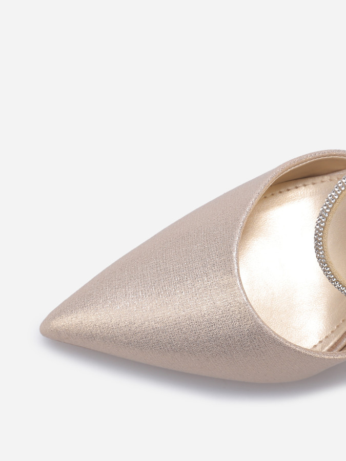 Escarpins métallisés à brides strassées