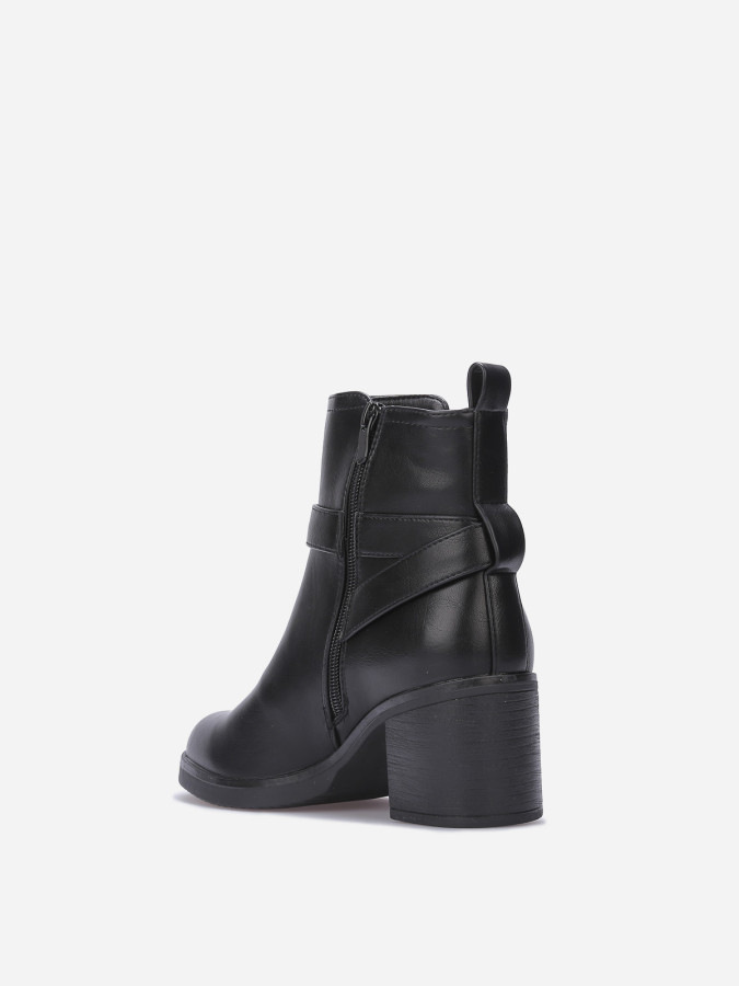 Bottines à talon carré avec boucle