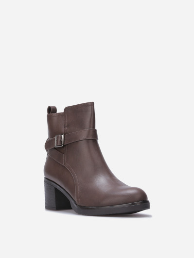 Bottines à talon carré avec boucle