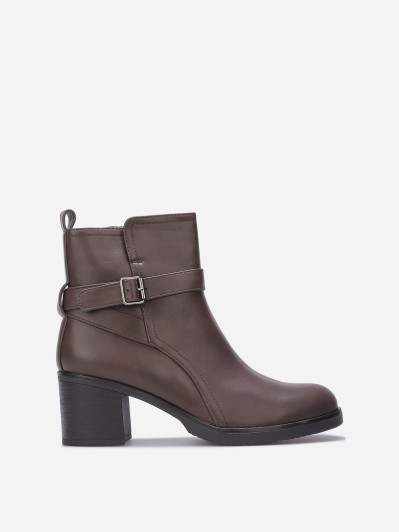 Bottines à talon carré avec boucle