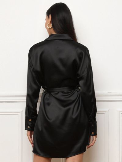 Robe chemise satinée avec ceinture