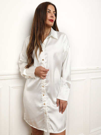 Robe chemise satinée avec ceinture