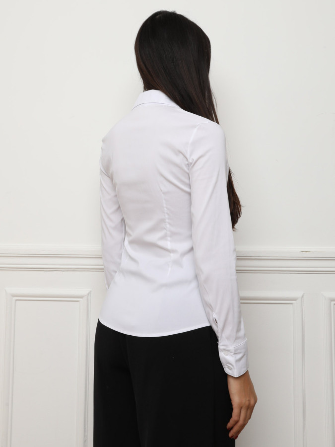 Chemise blanche ajustée à fines rayures
