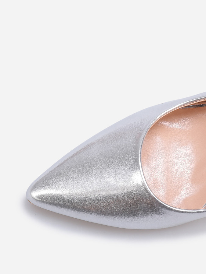 Escarpins slingback pointus à bride réglable