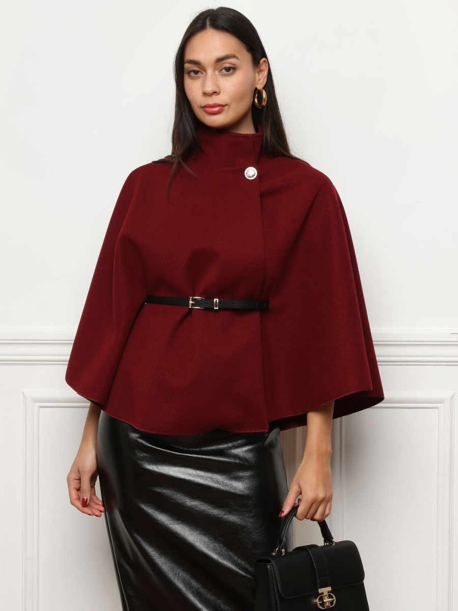 Cape ceinturée bordeaux avec boutons