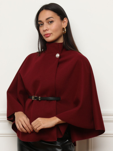 Cape ceinturée bordeaux avec boutons