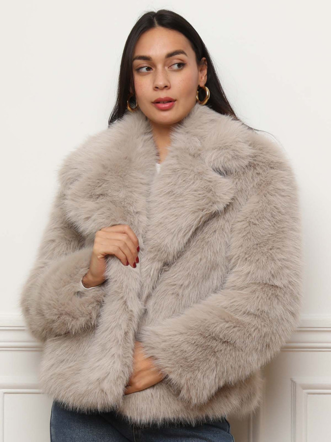 Manteau en fausse fourrure beige à col revers