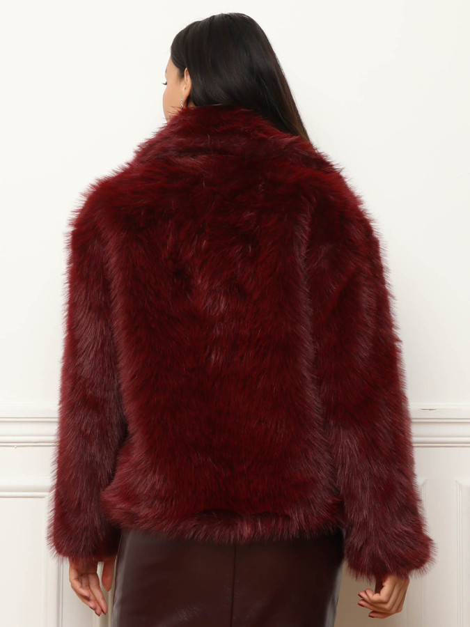 Manteau en fausse fourrure bordeaux à col revers