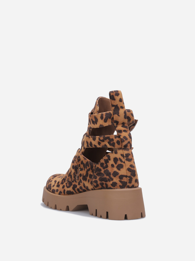 Bottines en suédine léopard avec brides à boucles