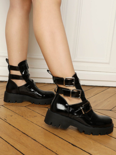 Bottines vernies noires avec brides à boucles