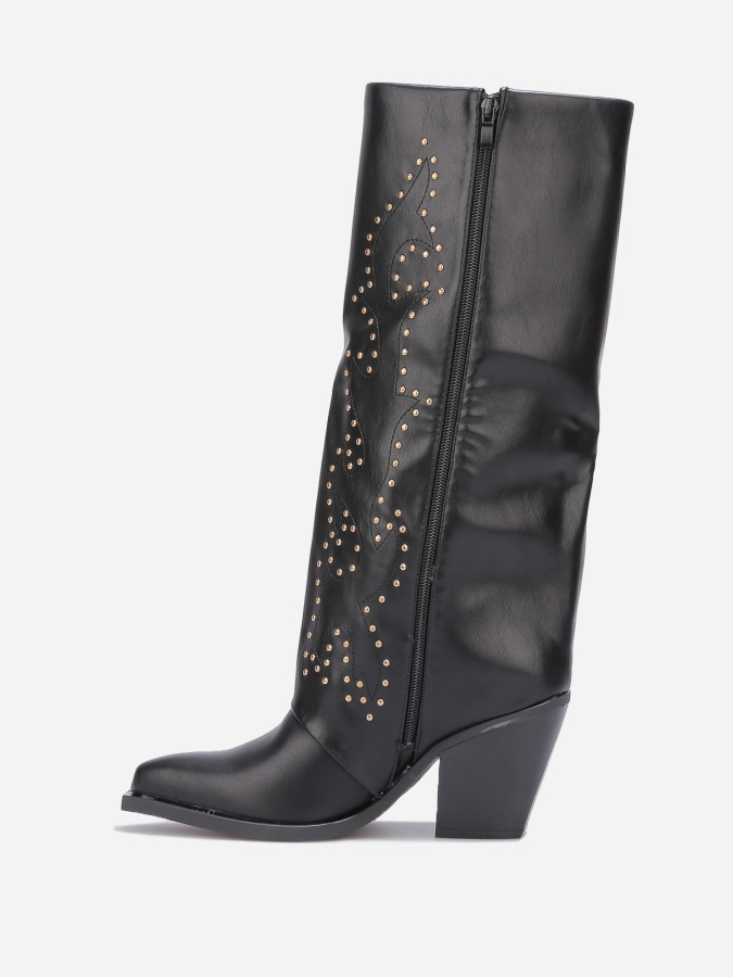 Bottes noires à clous et surpiqûres