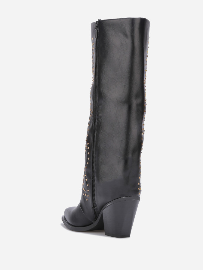 Bottes noires à clous et surpiqûres