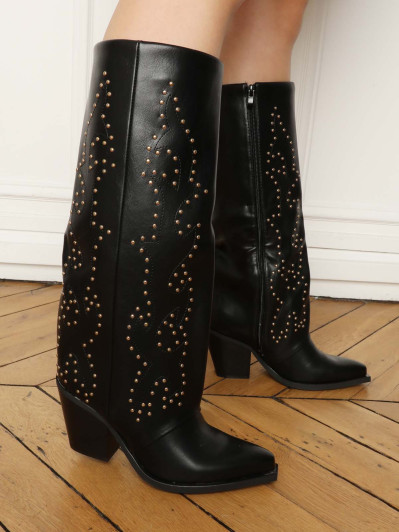 Bottes noires à clous et surpiqûres