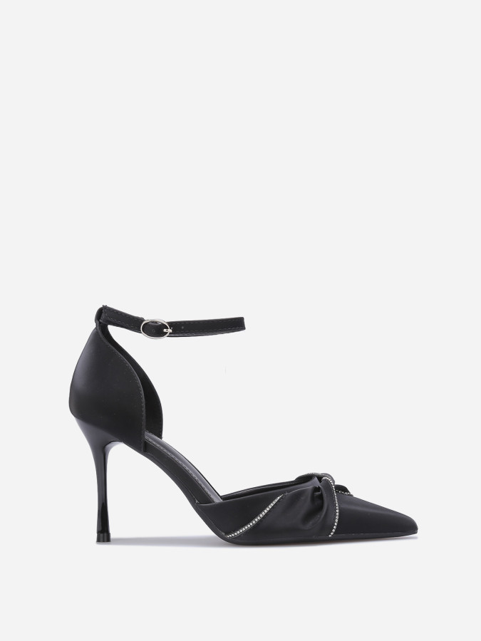 Escarpins noir à détails torsadé et strass