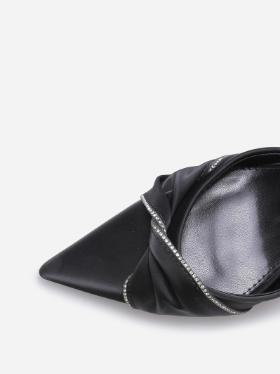 Escarpins noir à détails torsadé et strass