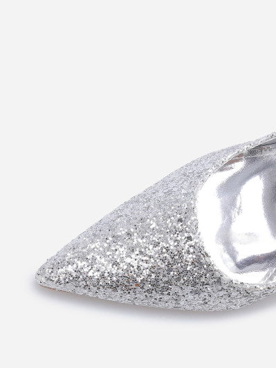 Escarpins à paillettes argentées et talon métallique