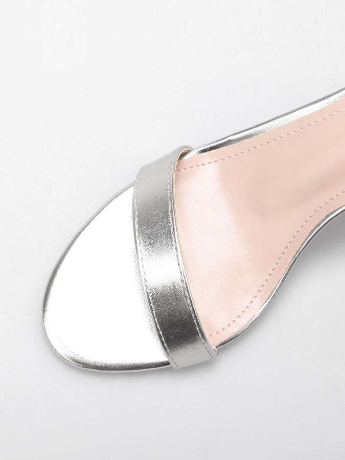 Sandales en simili à talon aiguille argentées