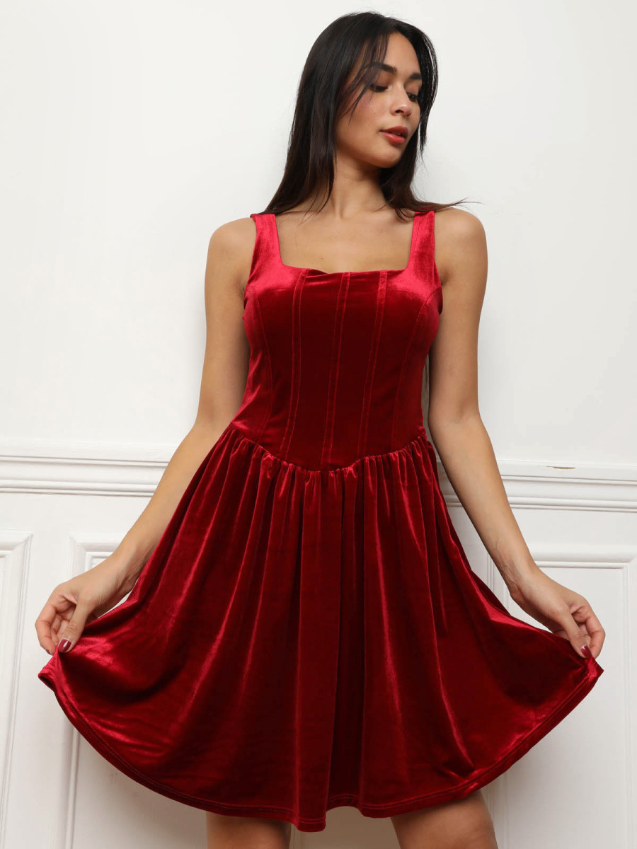 Robe corset en velours rouge