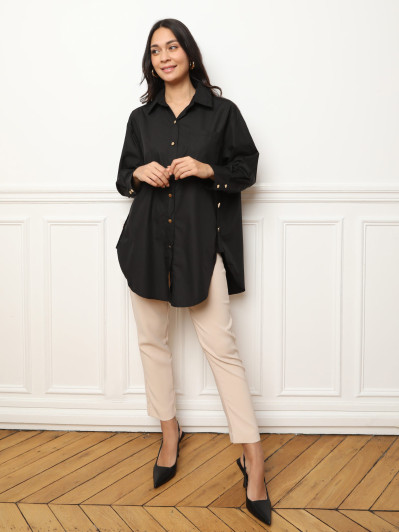 Chemise noire oversize à boutons dorés