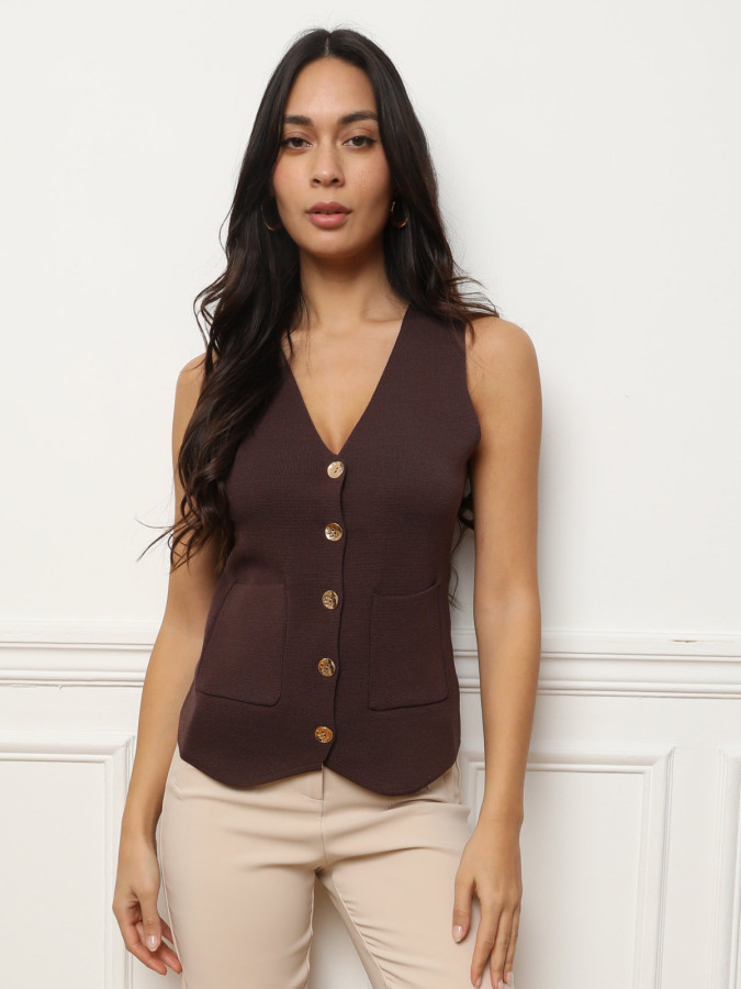 Veston en maille marron à boutons dorés