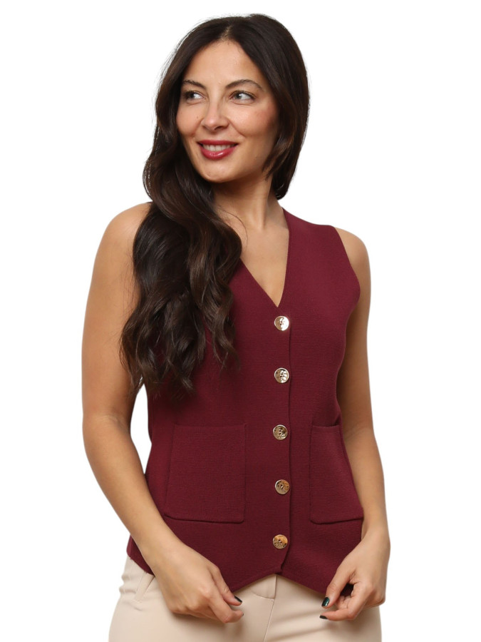 Veston en maille bordeaux à boutons dorés