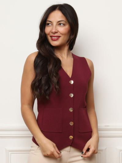 Veston en maille bordeaux à boutons dorés