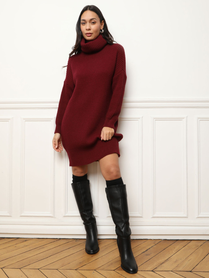 Robe pull bordeaux à col roulé