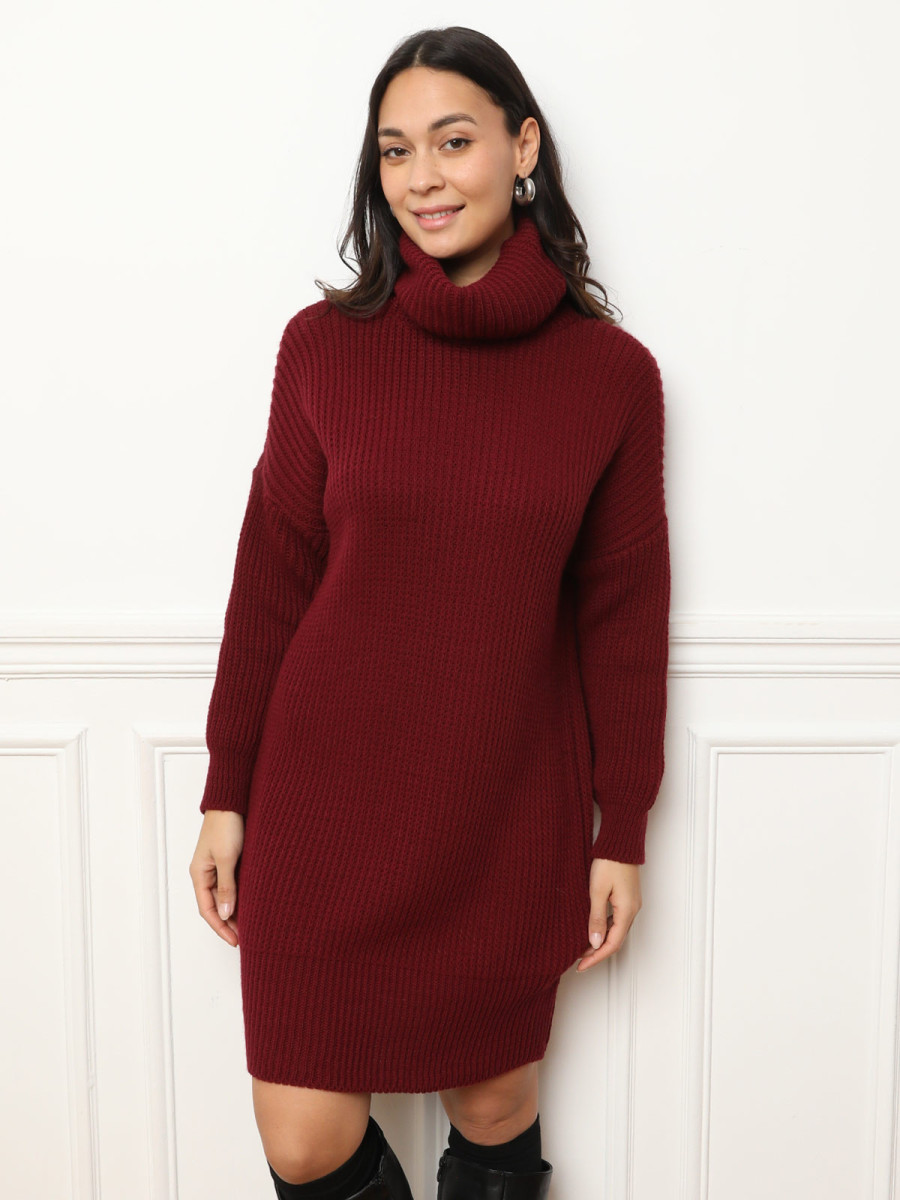 Robe pull bordeaux à col roulé