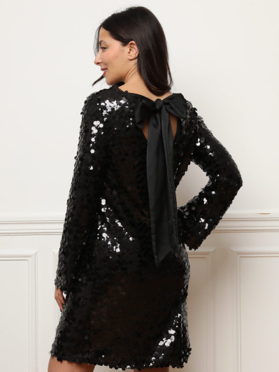 Robe noire à sequins avec nœuds au dos