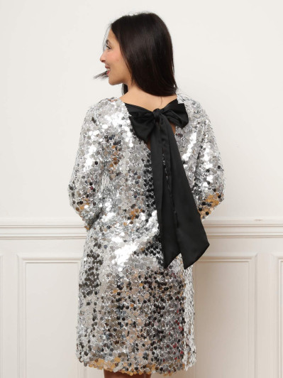 Robe argenté à sequins avec nœuds au dos