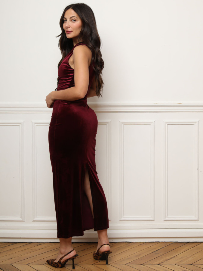 Robe longue fendue en velours bordeaux
