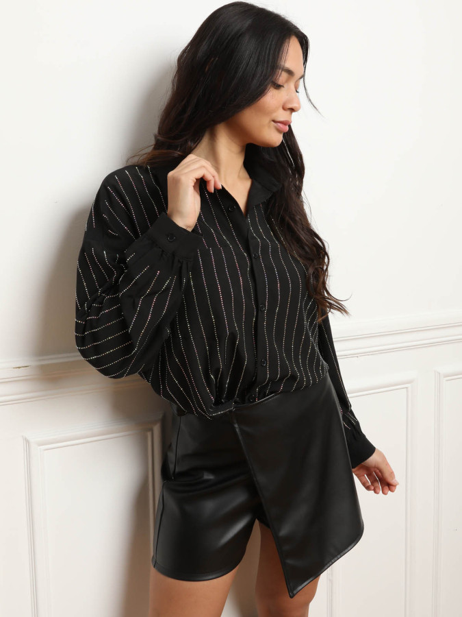 Chemise noire ample à strass