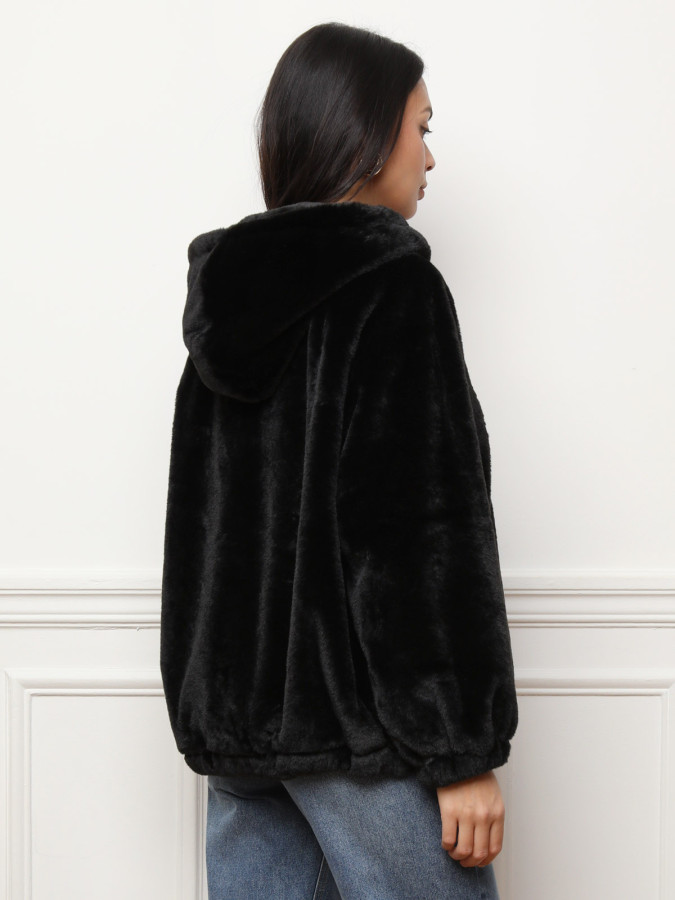 Veste noire en fausse fourrure à capuche