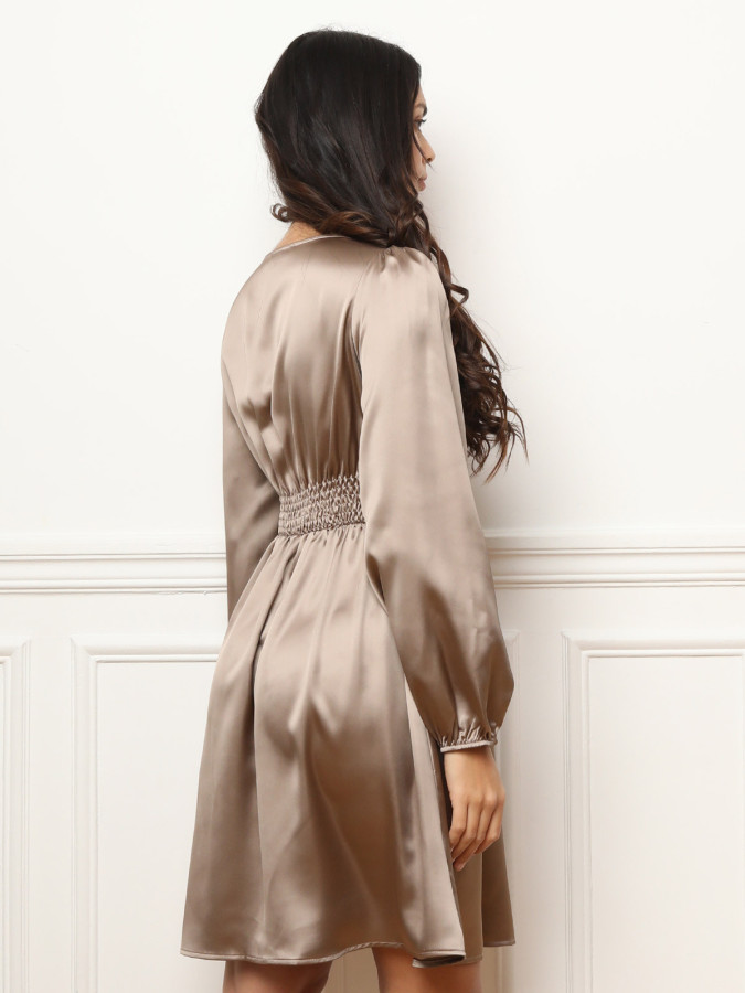 Robe taupe cache-cœur satinée