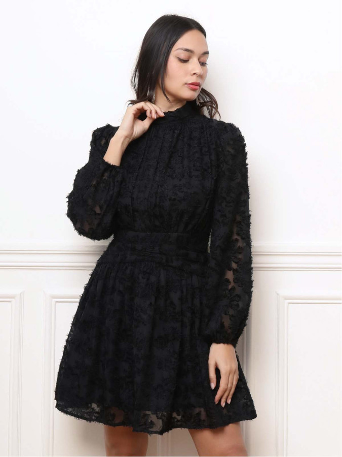 Robe patineuse noire à motif duveteux