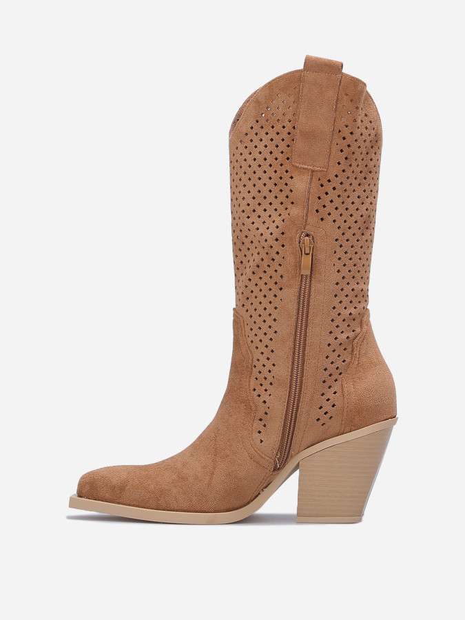 Santiags camel en suédine à détails ajourés