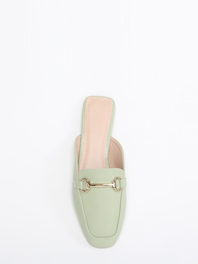 Mules mocassins vert clair en simili cuir