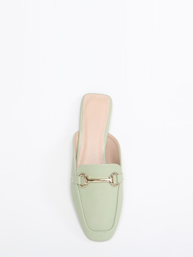 Mules mocassins vert clair en simili cuir