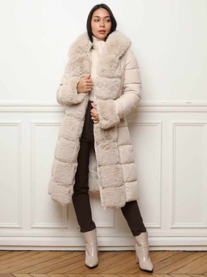 Doudoune matelassée beige à fausse fourrure
