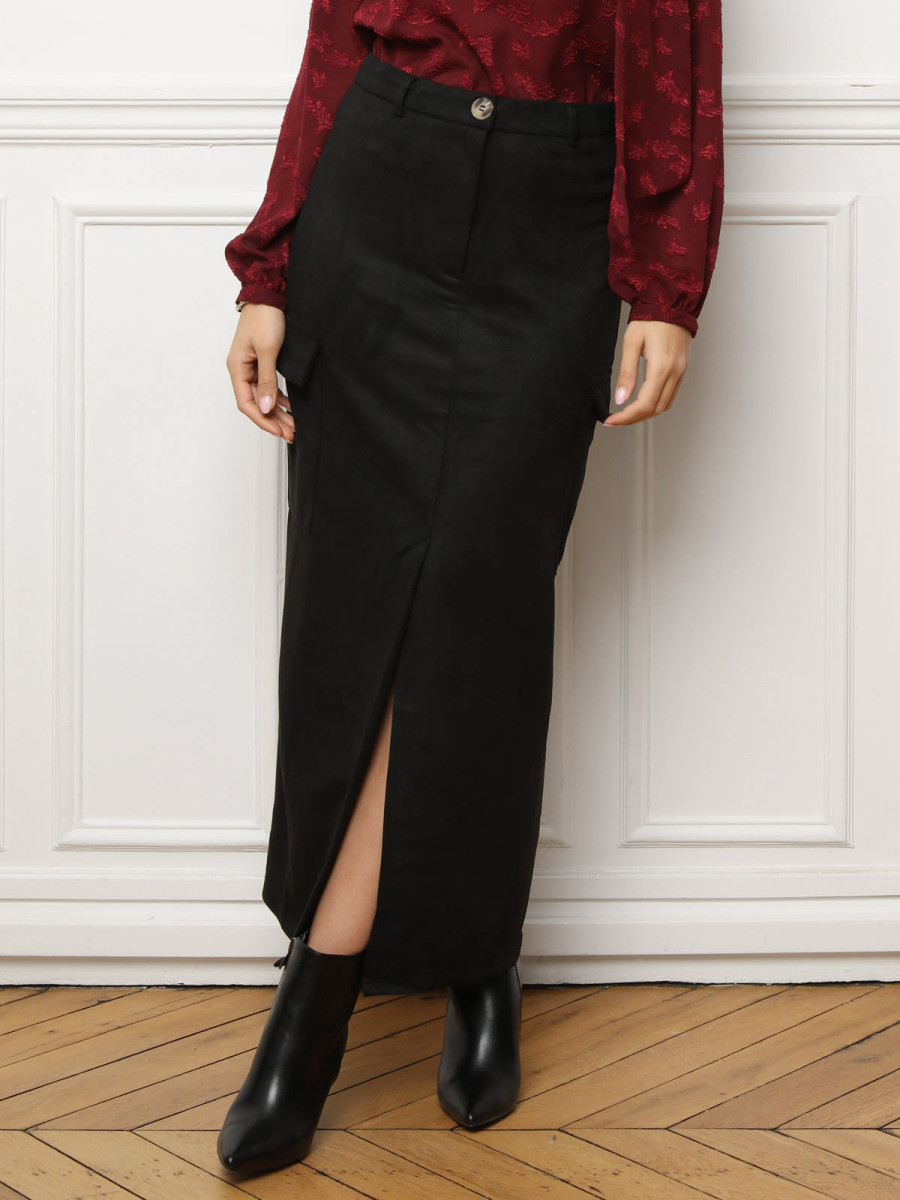 Jupe cargo mi-longue en suédine noire