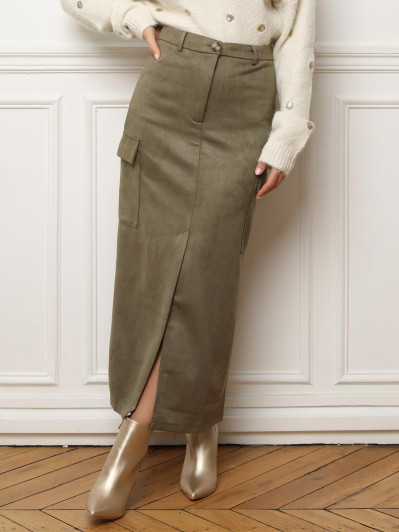 Jupe cargo mi-longue en suédine kaki