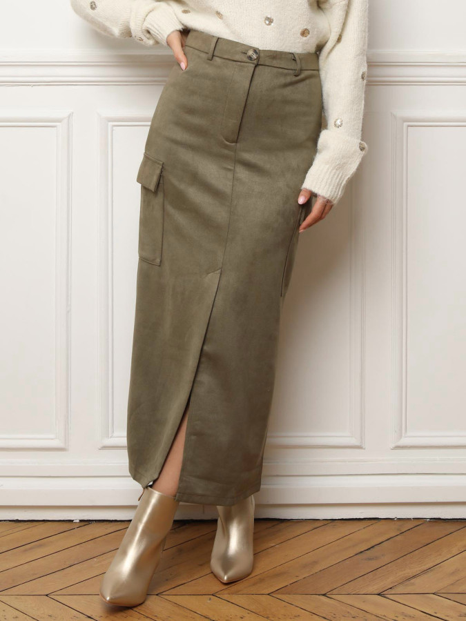 Jupe cargo mi-longue en suédine kaki