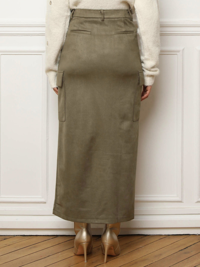 Jupe cargo mi-longue en suédine kaki