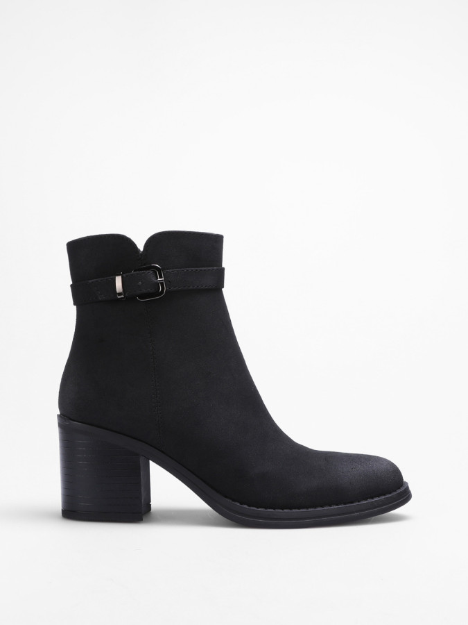 Bottines noires en nubuck à fine bride